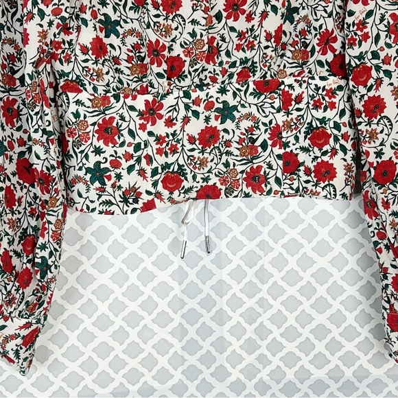 EUC Realisation Par The Bennie Silk Top in White Batik Floral by Realisation Par - Picture 7 of 13